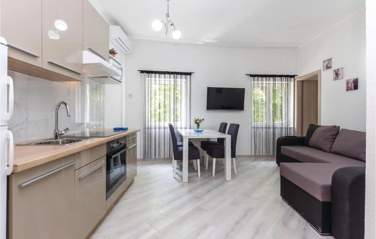 Nice Apartment In Novi Vinodolski With 2 Bedrooms And Wifi Extérieur photo