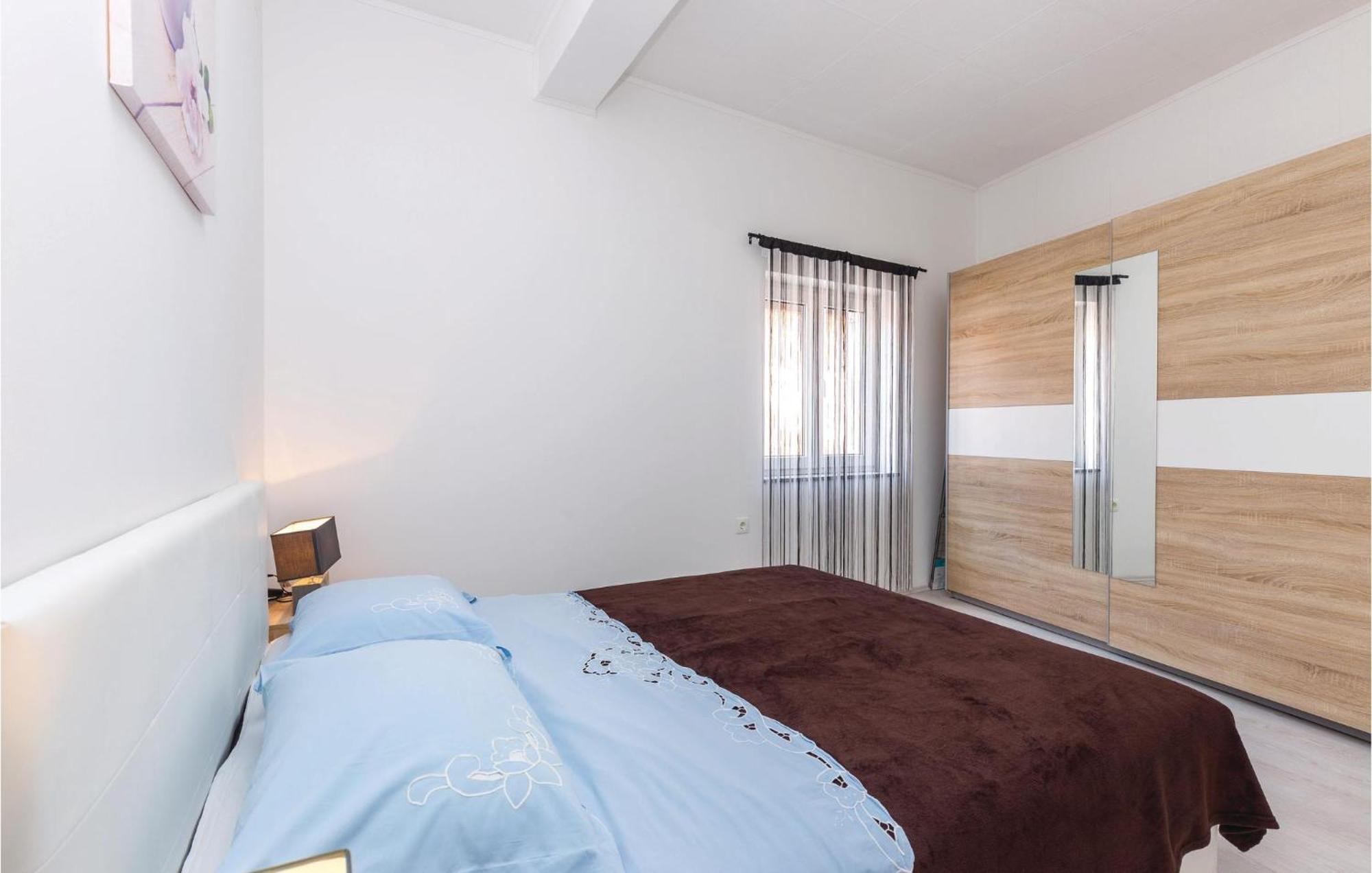 Nice Apartment In Novi Vinodolski With 2 Bedrooms And Wifi Extérieur photo